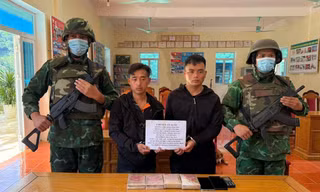 Lợi dụng mưa lớn, 2 đối tượng lên biên giới vận chuyển heroin đi tiêu thụ