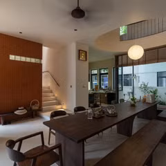 Cắt bớt sàn nhà, tạo khoảng thông tầng kết nối cả gia đình