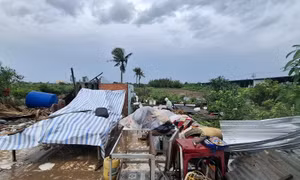Lốc xoáy hất văng bé 11 tuổi, giây phút kinh hoàng suốt đời không quên