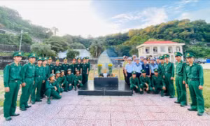Đảo tiền tiêu Hòn Khoai rực khí thế ngày thành lập quân đội