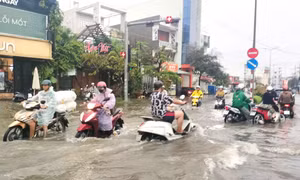 Cà Mau: Bến xe ngập sâu, nhiều tuyến đường nội ô mênh mông nước