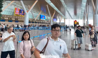 Cảnh trái ngược tại sân bay Tân Sơn Nhất ngày cao điểm 2/9