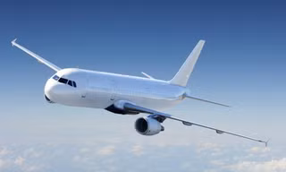 Từ việc phụ thuộc vào hãng bay quốc tế, ông Nguyễn Đức Chi thành lập hãng hàng không Crystal Bay Air. 