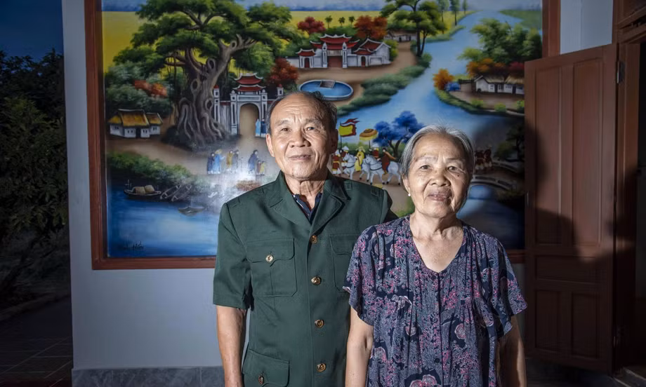 Cựu chiến binh Nguyễn Duy Kháng và cô giáo HươngẢnh: Lê Văn Chương 