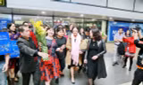 Người hâm mộ Hà Nội đón Như Quỳnh 