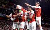  Aubameyang ăn mừng cùng đồng đội
