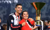 Bà Dolores Aveiro đến Italia ăn mừng chức vô địch Serie A cùng Ronaldo.