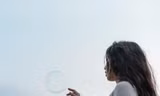 Nếu anh ấy không yêu bạn, mọi nỗi đau đều là giả tạo