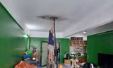 Một căn hộ bị thấm nước, dẫn đến cháy, chập điện
