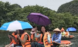 Nhiều điểm du lịch vẫn trong tình trạng thưa vắng khách. Ảnh: KỲ SƠN