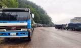 Hàng trăm xe chở hàng ùn ứ nhiều ngày dọc Quốc lộ 12C ở Hà Tĩnh