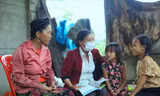 Cô Nguyễn Thị Chiên động viên học sinh học bài