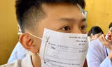 Nam sinh "tận dụng" bài kiểm tra làm thành khẩu trang, hóa ra để khoe điều đặc biệt này