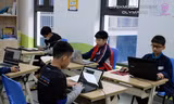 Tekmonk Coding Olympiad: Thí sinh hồi hộp thực hiện bài thi, phụ huynh tìm hiểu về AI