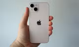 Cầm trên tay iPhone 13 "bằng xương bằng thịt": Tai thỏ nhỏ hơn, thời lượng pin vượt trội