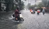 Miền Bắc sắp đón không khí lạnh, mưa lớn tại khu vực miền Trung sẽ kéo dài đến khi nào?