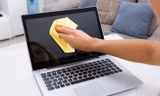 Dùng laptop đã lâu nhưng bạn có biết các bước vệ sinh màn hình đúng cách ngay tại nhà?