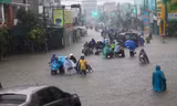 Bão Yinxing gần ở mức siêu bão tiến về biển Đông, miền Trung mưa lớn diện rộng