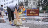 Người Hà Nội đổ bỏ nước miễn phí vì có mùi lạ