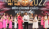 Chung khảo Hoa hậu Việt Nam 2022: 56 thí sinh khoe vẻ đẹp dịu dàng với áo yếm và hoa sen
