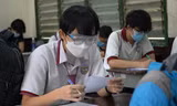 Môn thi đầu tiên kỳ thi Tốt nghiệp THPT 2021: Cổng trường không bóng người!