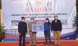 Tại chương trình, đại diện Đoàn Thanh niên Trung ương Đoàn, Ban tổ chức TƯ trao những phần quà ý nghĩa, hỗ trợ thanh niên huyện Bắc Sơn -Ảnh: Duy Chiến 
