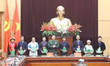 Bộ tư lệnh Biên phòng tặng quà cho đoàn đại biểu Cao Bằng.