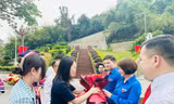 Đón đoàn đại biểu Tỉnh Đoàn Lạng Sơn sang Trung Quốc tham gia chương trình "Theo chân Bác Hồ" ở Quảng Tây. 
