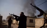 Các tay súng Syria ở làng Husseiniyeh, ngoại ô thủ đô Damascus, ngày 15/12. (Ảnh: AP)