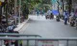 Rào chắn tứ phía cả khu phố Hà Nội vì phát hiện bom chưa nổ