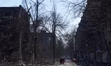 Cảnh tượng tan hoang ở thành phố cảng Mariupol của Ukraine. (Ảnh: Reuters)
