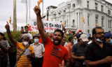 Biểu tình kéo dài ở Sri Lanka vì khủng hoảng kinh tế. (Ảnh: CNN)