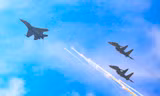Ngắm 'hổ mang chúa' Su30-MK2 trên bầu trời TPHCM