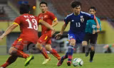 Các cầu thủ U23 Việt Nam (áo đỏ) thua U23 Nhật Bản.