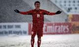 Cổ động viên Trung Quốc tả cú sút của Quang Hải bằng truyện Kim Dung