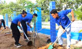 Sinh viên hưởng ứng chương trình trồng cây ‘Vì một Ký túc xá xanh’