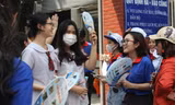 Thấy các bạn sinh viên ‘Tiếp sức mùa thi’, thí sinh và phụ huynh vững tin hơn