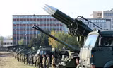 Tình báo Nga nói Serbia bí mật chuyển đạn pháo cho Ukraine