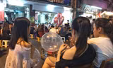 'Bóng cười' vẫn tung hoành phố đi bộ cuối tuần