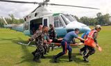 Nhân viên an ninh của Tổng thống Philippines bị thương trong vụ tấn công ở Marawi được chuyển tới bệnh viện bằng trực thăng. (Ảnh: Reuters) 