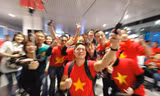 Diễn viên Bình Minh và các CĐV trước giờ lên đường sang Trung Quốc cổ vũ đội U23 Việt Nam