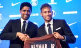 Neymar là thương vụ gây tranh cãi lớn của Paris SG.