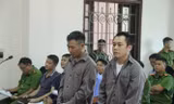 Từ trái qua, các tài xế Ngô Văn Sơn và Lê Ngọc Hoàng.