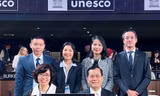 Thứ trưởng Ngoại giao Hà Kim Ngọc tiếp xúc Tổng Giám đốc UNESCO. (Ảnh: Mofa)