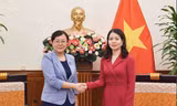 Thứ trưởng Ngoại giao Nguyễn Minh Hằng tiếp Phó Thị trưởng TP Trùng Khánh Trương Quốc Trí. (Ảnh: Mofa)