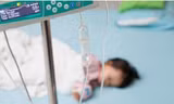 Bé trai sốc phản vệ nguy kịch vì vết đốt của ong ruồi