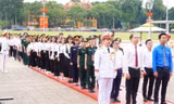 96 thủ khoa xuất sắc báo công, vào Lăng viếng Bác