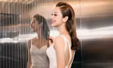 Jennifer Phạm khoe lưng trần với váy cắt xẻ táo bạo