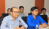 Anh Lê Đình Hiếu (trái) tại buổi đối thoại giữa Bí thư thứ nhất T.Ư Đoàn với đoàn viên, thanh niên sáng 21/3 Ảnh: NGÔ TÙNG