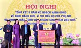 Công đoàn NHVN vinh dự nhận cờ thi đua của Tổng Liên đoàn Lao động Việt Nam 